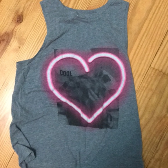 AE tank top bundle - Picture 3 of 4